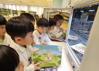 參觀沙田公共圖書館