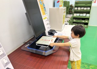 參觀沙田公共圖書館